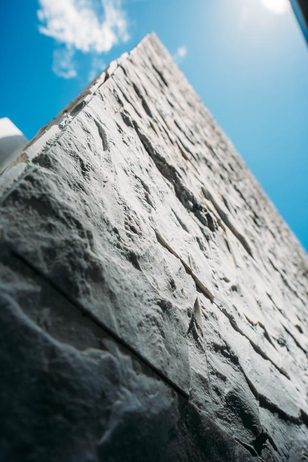 Revestimento pedra escura close